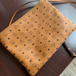 MCM TOTE